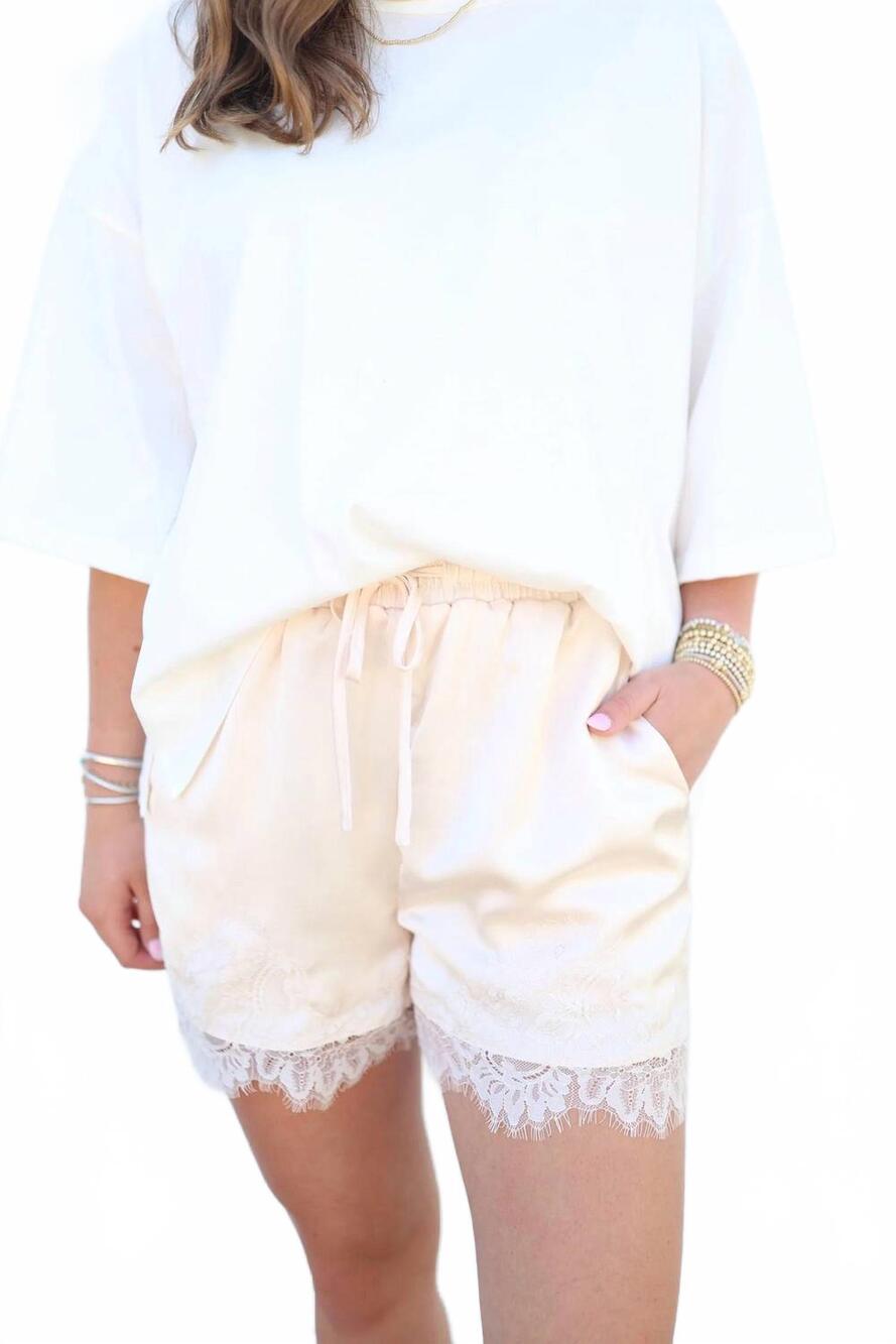 NEW ENTRO delicate lace shorts in cream - Picture 4 of 4